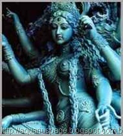Deusa Indiana Durga Deusa Indiana Durga criança nasce com duas faces.