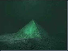 Pirâmide Vidro Triangulo Bermudas Pirâmide Vidro Triangulo Bermudas pirâmides de vidro são encontradas submersas no triângulo das bermudas.