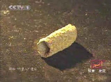 Fragmentos Tubo Extraterrestre Fragmentos Tubo Extraterrestre o sitio apresenta inúmeras pirâmides em três áreas.
