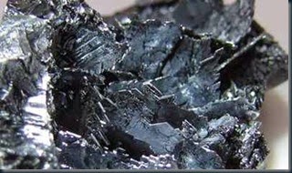 Peca de Vladivostok Peca de Vladivostok peça de uma máquina feita a 300 milhões encrustada num pedaço de carvão.