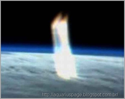 Feixe Luz Vindo Espaco Feixe Luz Vindo Espaco o iss ao vivo capta um enorme feixe de luz na terra.