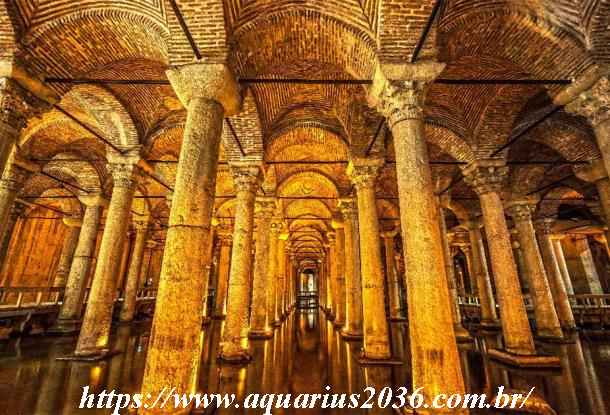 Interior Sisterna Basilica Sarcofago Medusa Interior Sisterna Basilica Sarcofago Medusa as origens da cisterna da basílica.