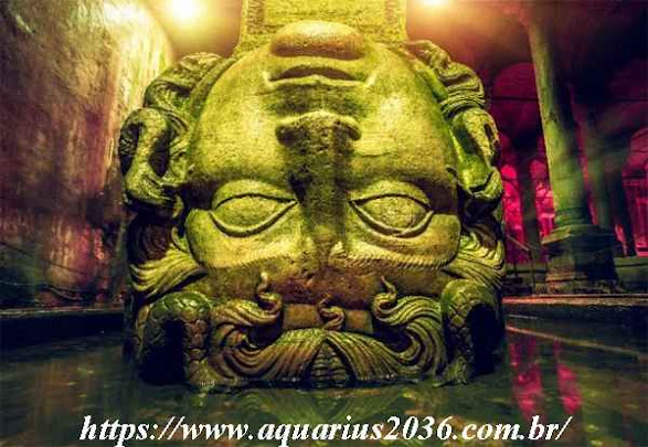 Sarcofago Medusa Cisterna Basilica Istambul Sarcofago Medusa Cisterna Basilica Istambul encontrado o sarcófago da medusa na cisterna da basílica em istambul.